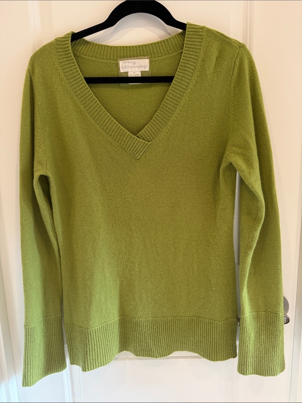 Soft Surroundings 100% Cashmere V-Neck Sweater Chartreuse Green size Medium